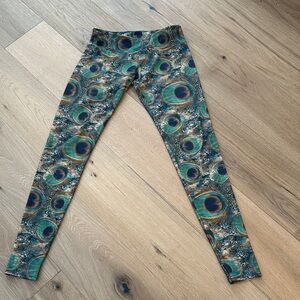 Onzie Peacock Print Leggings
